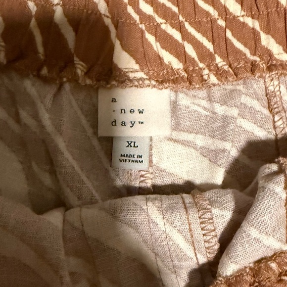NWT SOLD OUT LINEN SET - Picture 3 of 5